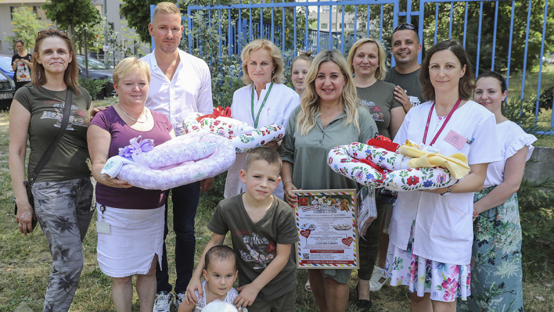 Két nap, két kórház: Sopronban és Győrben és adományoztunk babafészek csomagokat 1.65 millió Ft értékben